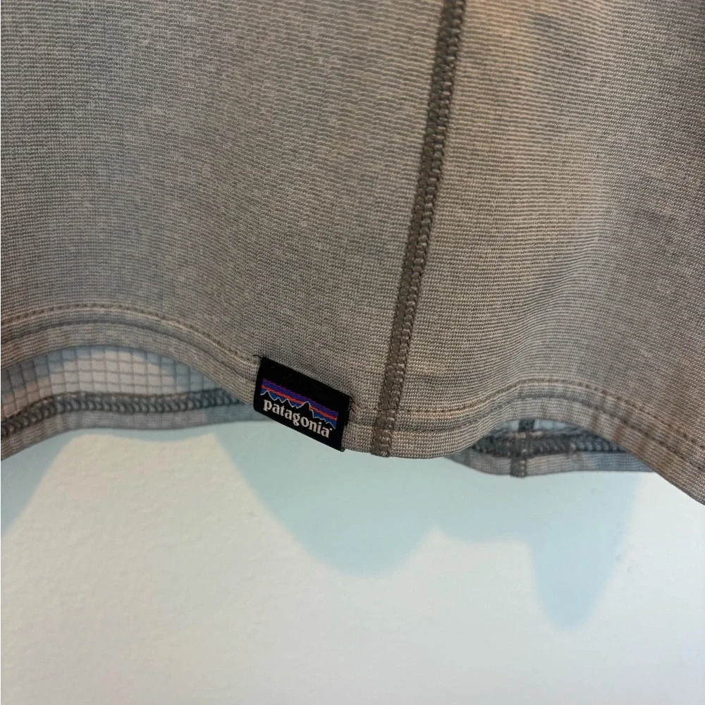 Patagonia Fleece Lined Capilene Baselayer in Gray and Black Large - Picture 3 of 4